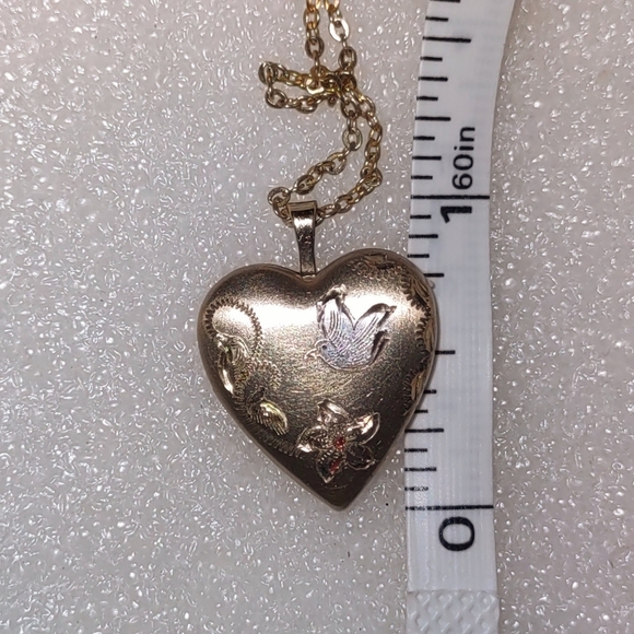 Gold Vintage Locket Photo Pendant w/ Floral Dove Motif - Picture 10 of 13